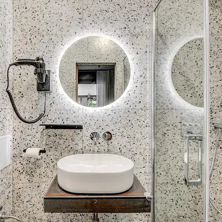 Maat Batignolles 3* Parigi