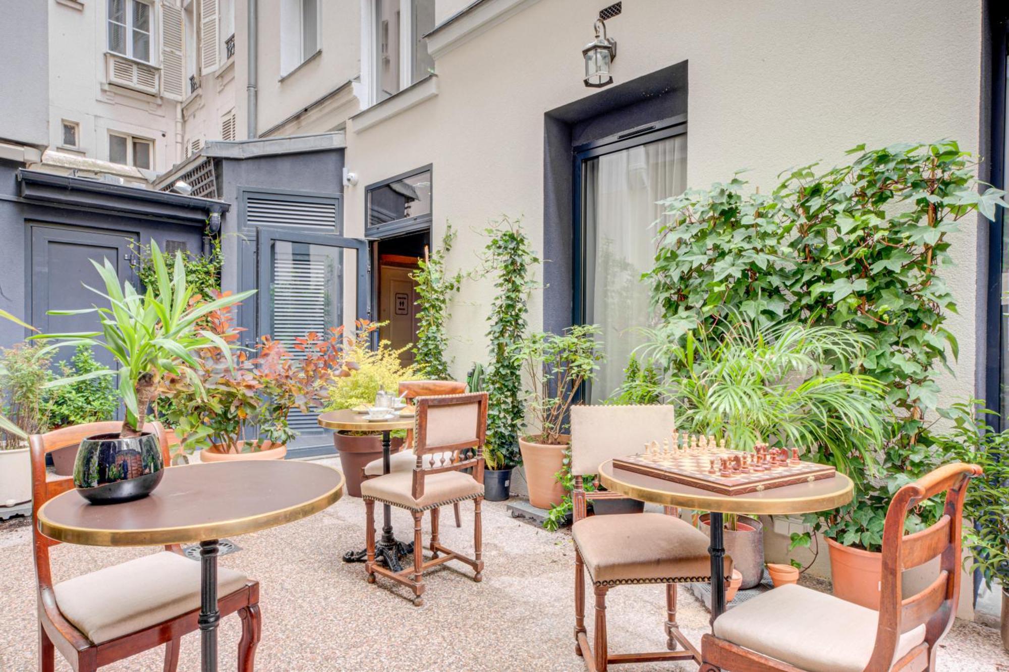 Maat Batignolles Hotel