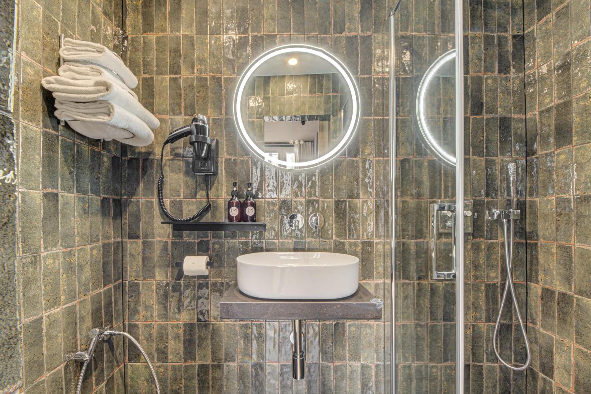 Maat Batignolles Hotel