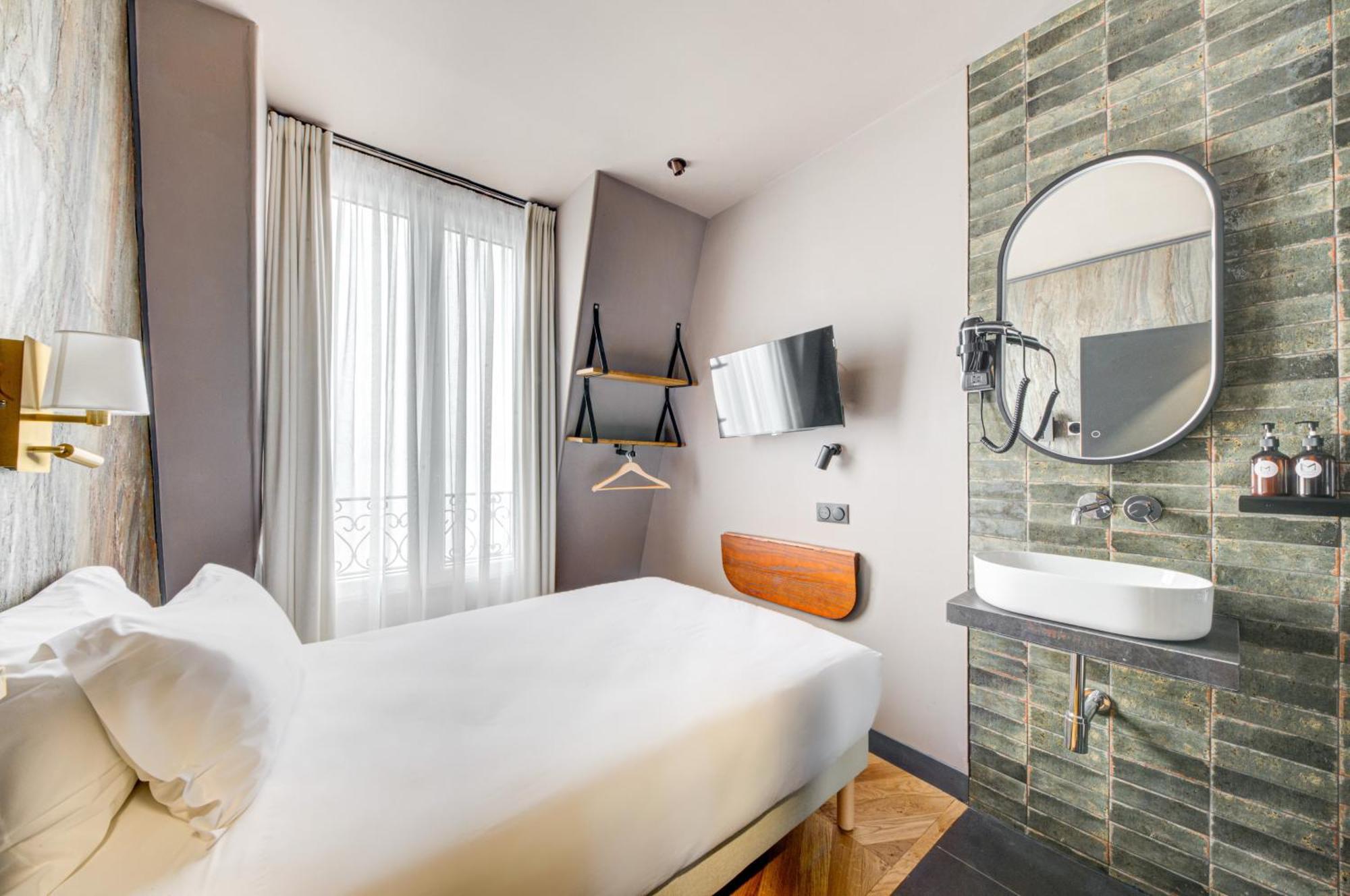 Maat Batignolles Hotel